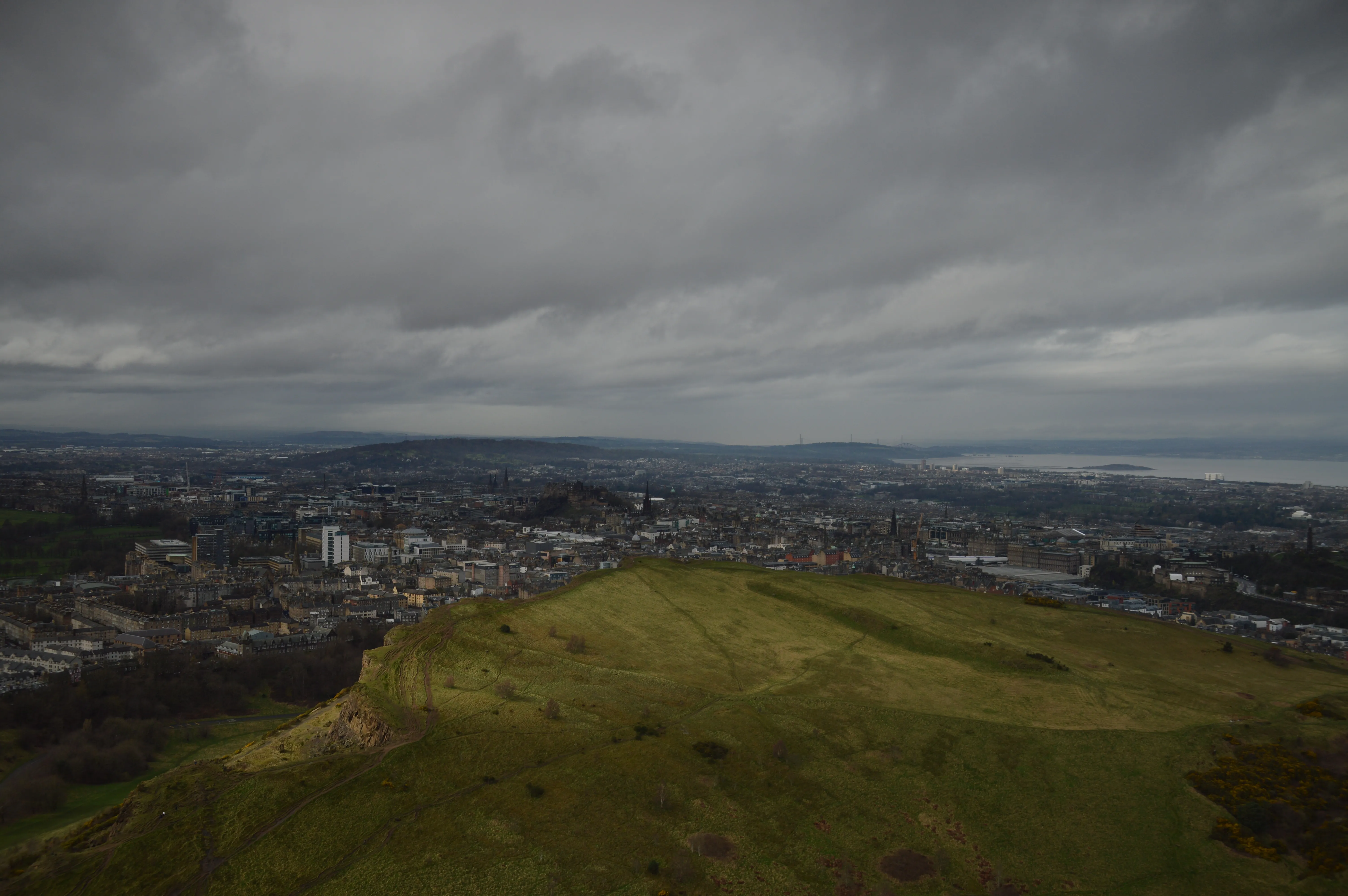 La vue depuis le sommet vers le reste de la ville